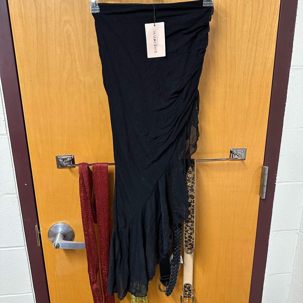 NWT black flowy skirt